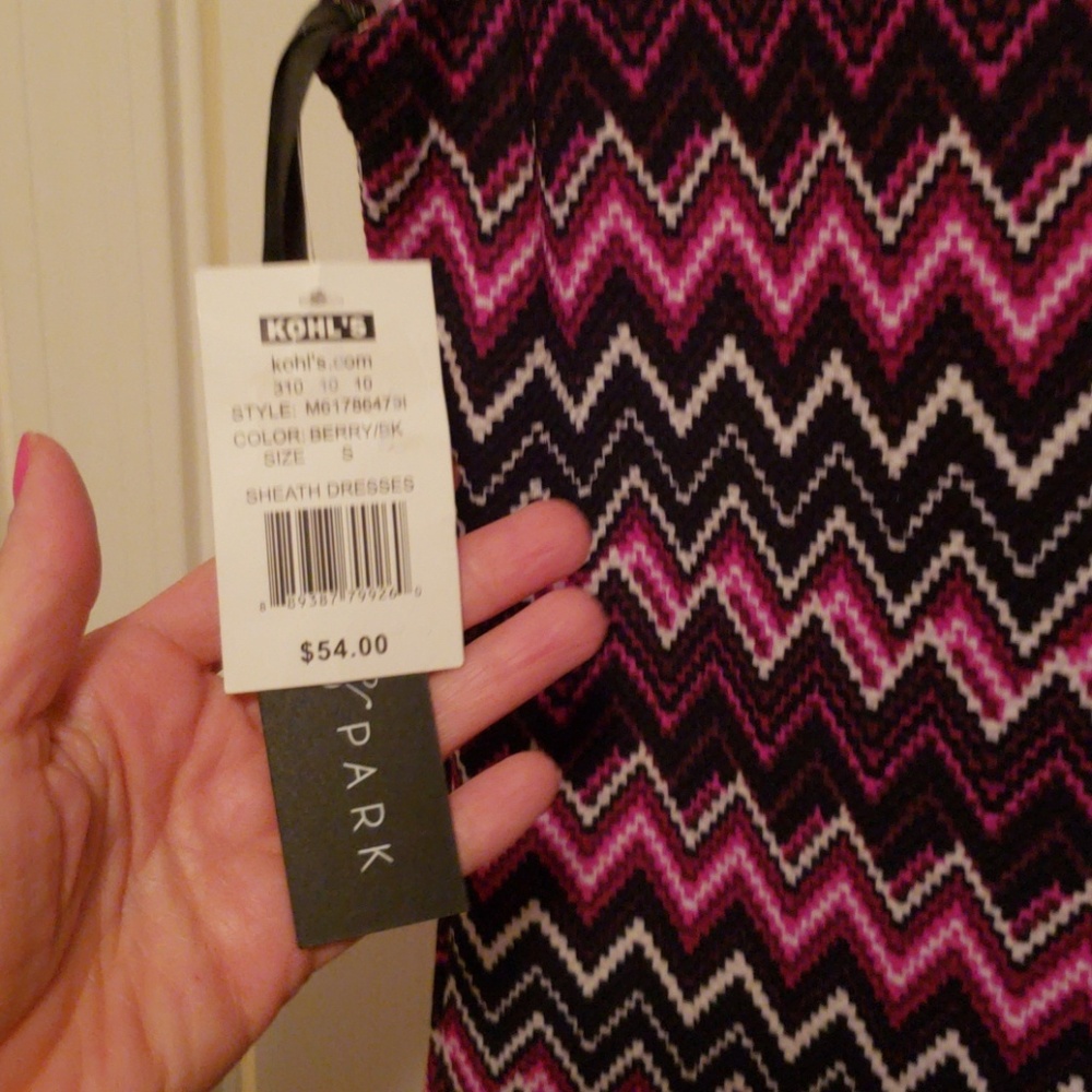 Dress - Picture 3 of 4